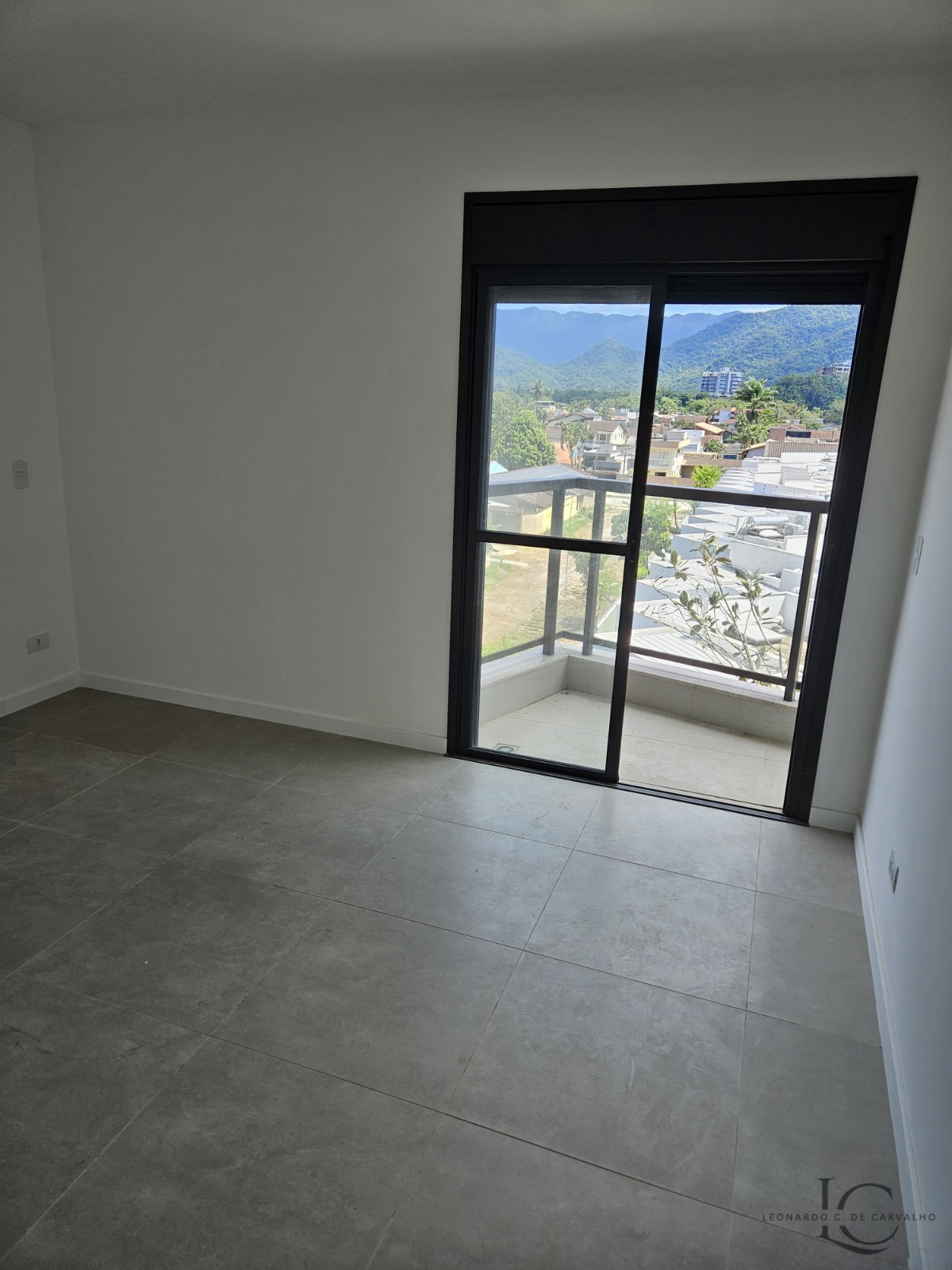 Apartamento à venda com 2 quartos, 77m² - Foto 2