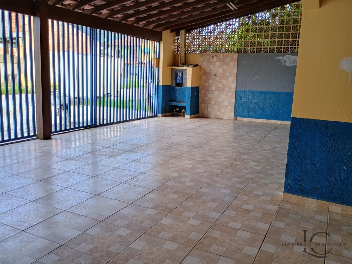 Casa à venda com 4 quartos, 15m² - Foto 2